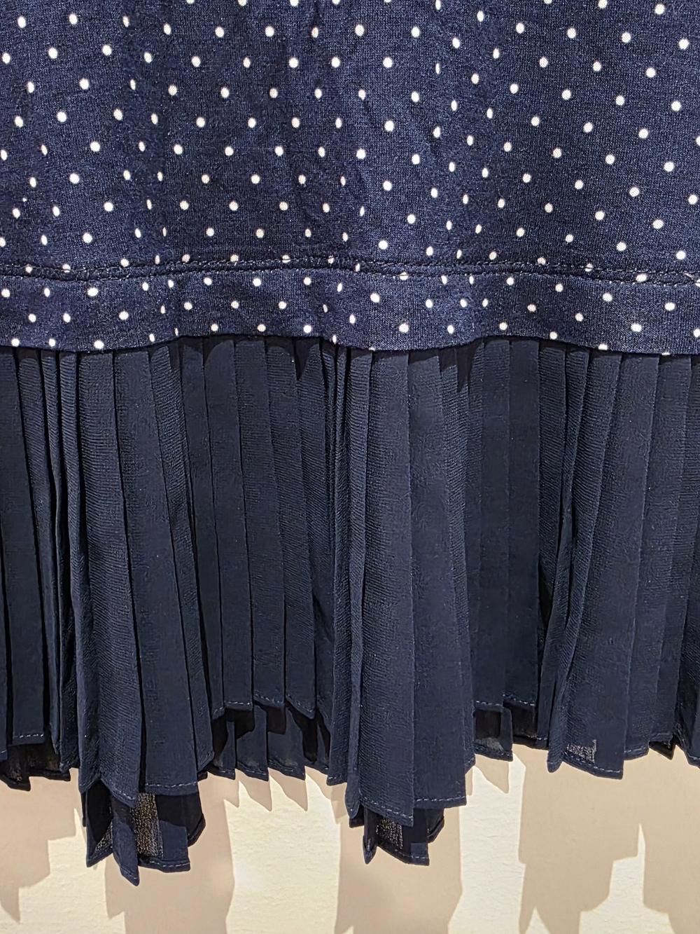 Michael Kors Navy Polka Dot Pleated-Hem Top | NWT | Size M - Picture 3 of 6